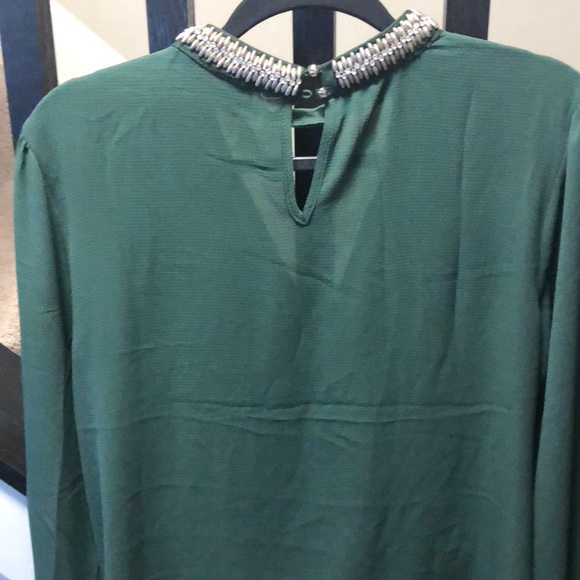 Beautiful Green Blouse - Picture 4 of 6